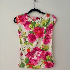 Adorable vintage spring vintage top in good condition.